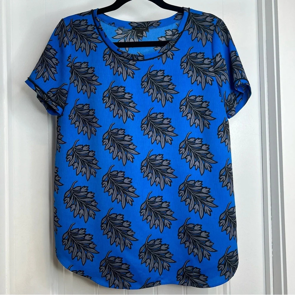 Ann Taylor Beautiful Royal Blue and Gray Piped Short Sleeve. Size Small.